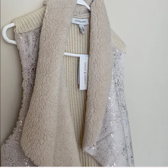 VINTAGE AMERICA Faux fur Foil Detail Sherpa Vest - Picture 5 of 6